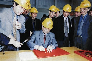 2002年4月3日，時任浙江省省長柴松岳視察景興工業園