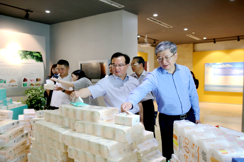 2019年 5月22日，時任浙江省社會組織綜合黨委專職副書記、省民政廳社會組織管理局局長蔡國華蒞臨景興紙業調研企業發展情況和黨建工作