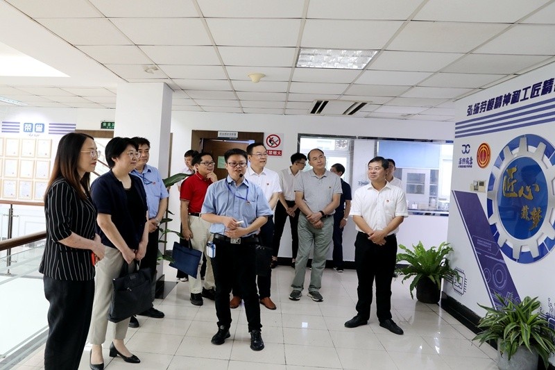 2020年7月14日，時任浙江省總工會黨組成員、副主席張衛華一行蒞臨景興紙業調研推進新時代產業工人隊伍建設改革工作