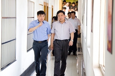 2012年7月5日，時任嘉興市委書記李衛寧一行調研公司黨建工作